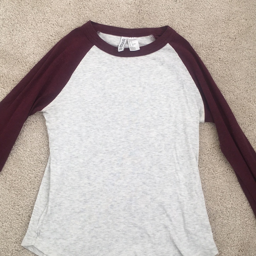 White heather and burgundy raglan tee